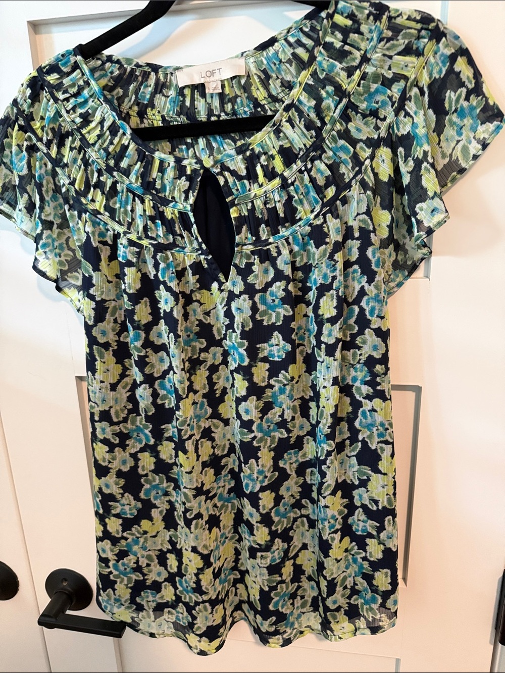 LOFT Navy Floral Keyhole Flutter Sleeve Top